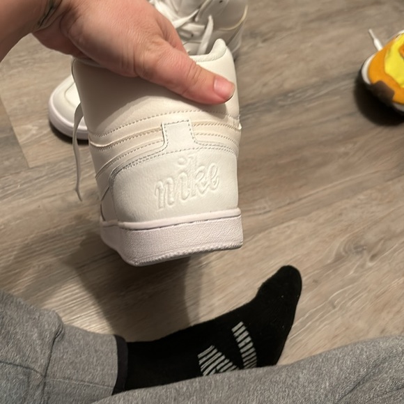 Nike men Ebernon mid triple white leather shoe - Picture 3 of 5